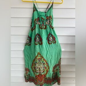 Vibrant Colors Pass The Knees Flowing w/a pop of Shimmering Green Dress Size Lg